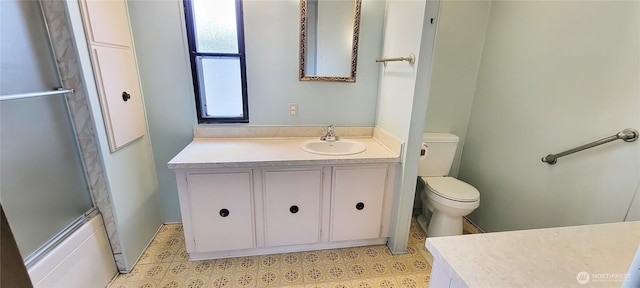 full bath with a shower with door, toilet, and vanity