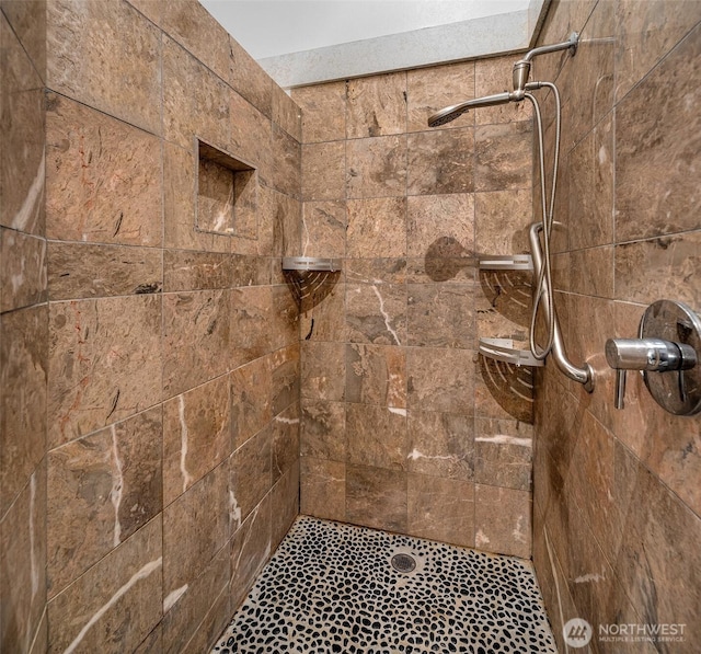 bathroom featuring a tile shower