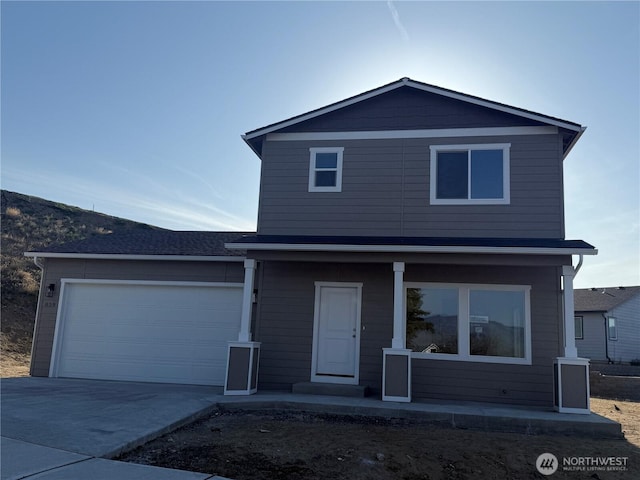 859 N Lyle Ave, East Wenatchee, WA 98802 - traditional-style house featuring driveway, covered porch, and an attached garage