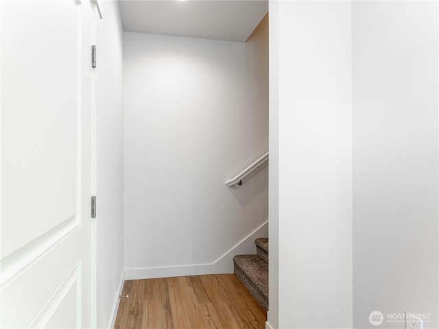 859 N Lyle Ave, East Wenatchee, WA 98802 - staircase featuring wood finished floors and baseboards