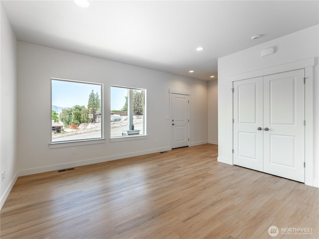 859 N Lyle Ave, East Wenatchee, WA 98802 - unfurnished living room with light wood finished floors and recessed lighting