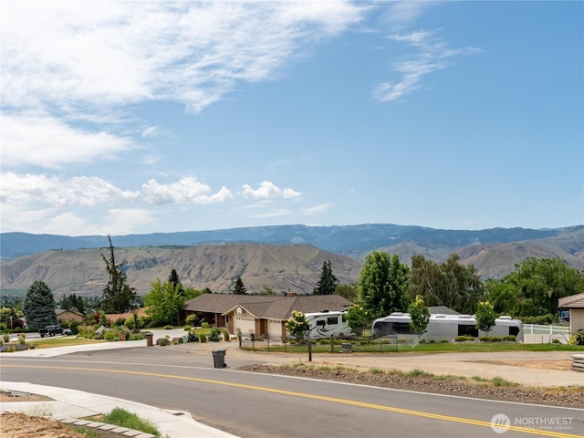 859 N Lyle Ave, East Wenatchee, WA 98802 - view of mountain background