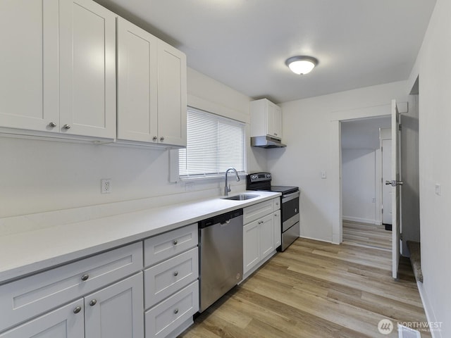 kitchen with visible vents, light wood-style flooring, a sink, under cabinet range hood, and stainless steel appliances