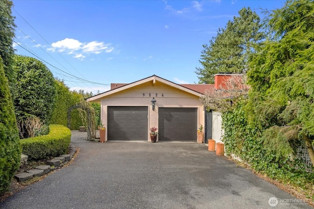 view of front of home featuring a garage and stucco siding