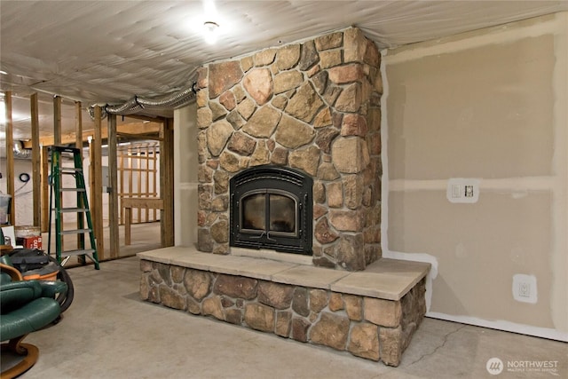 living area featuring concrete floors