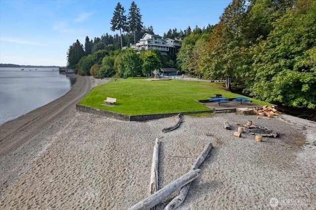 view of property's community featuring a yard and a water view