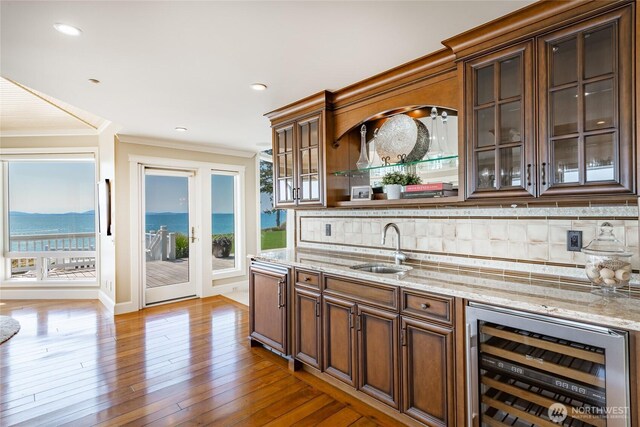 5685 Nakat Way, Blaine, WA 98230 - indoor wet bar with beverage cooler, ornamental molding, hardwood / wood-style floors, backsplash, and recessed lighting