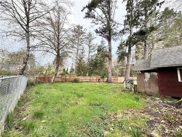 view of yard featuring a fenced backyard