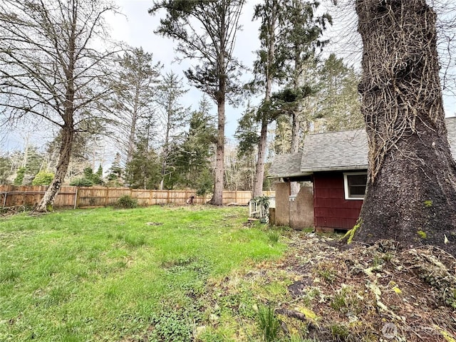 view of yard featuring fence