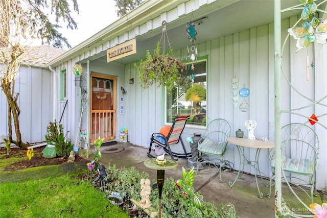 property entrance featuring roof with shingles