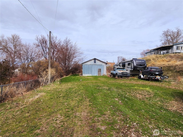 view of yard with an outdoor structure