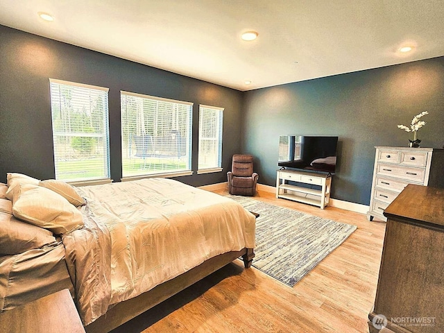 bedroom featuring light wood finished floors, recessed lighting, and baseboards