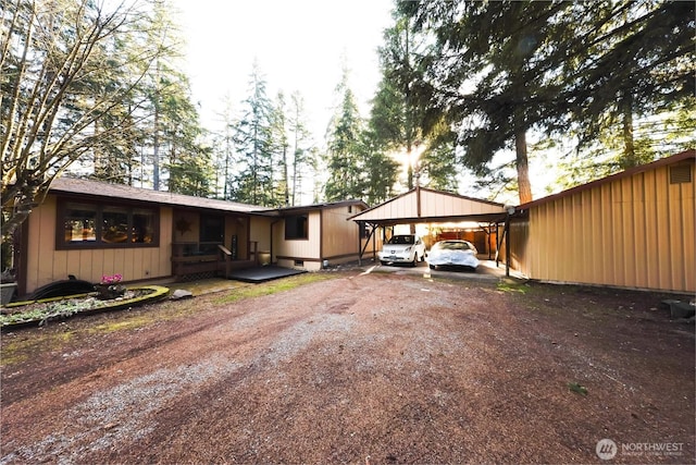 view of front facade with driveway