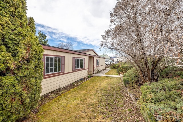 view of side of property featuring a lawn