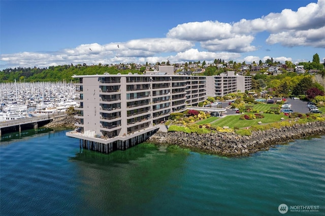 bird's eye view featuring a water view