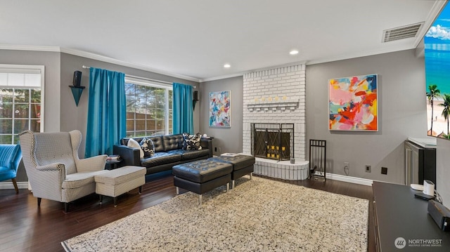 living room with visible vents, dark wood-type flooring, baseboards, and ornamental molding