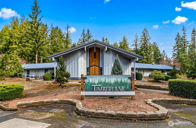 view of community / neighborhood sign