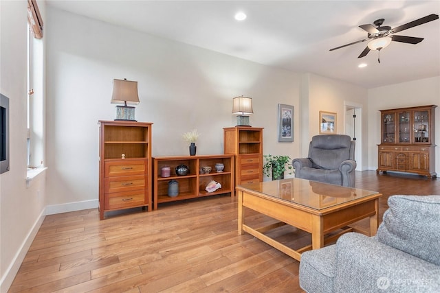 living area with recessed lighting, light wood-type flooring, baseboards, and a ceiling fan