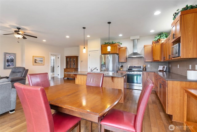 dining area featuring hardwood / wood-style flooring, recessed lighting, and ceiling fan