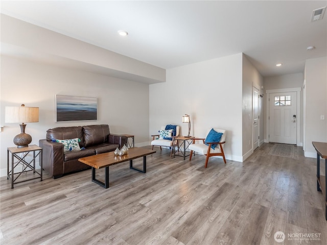 living area featuring recessed lighting, visible vents, light wood-style flooring, and baseboards