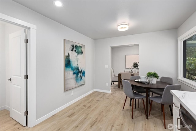 dining space featuring recessed lighting, light wood-type flooring, and baseboards