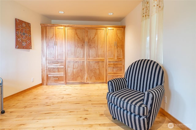 living area featuring recessed lighting, light wood-style floors, and baseboards