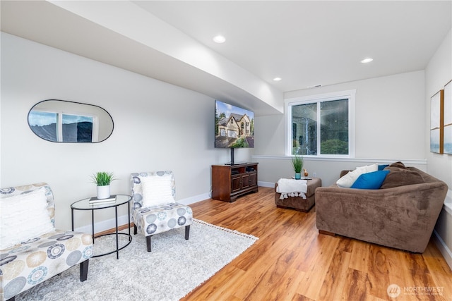 living area featuring recessed lighting, baseboards, and wood finished floors