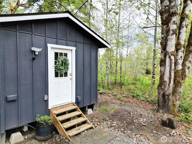 view of outdoor structure with an outbuilding and entry steps