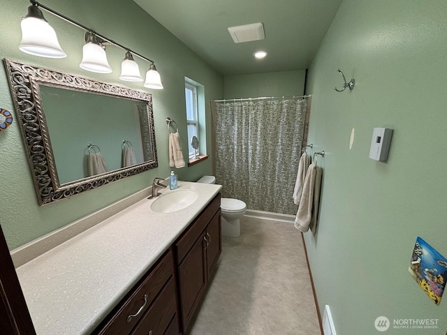 bathroom featuring curtained shower, baseboards, toilet, and vanity