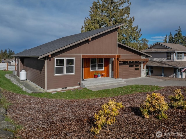 view of front of home featuring a garage and driveway