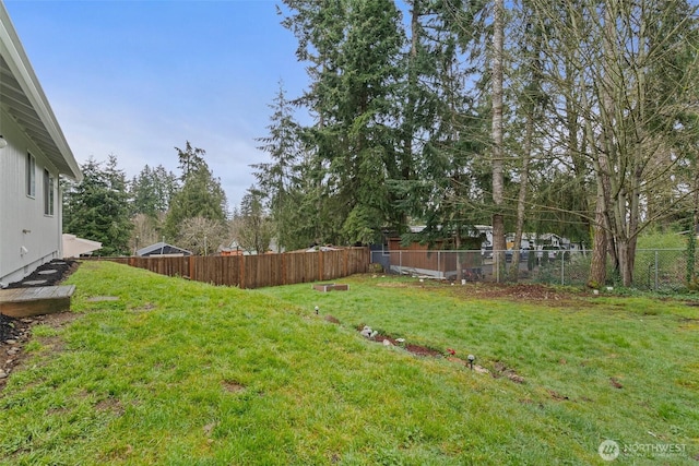 view of yard featuring a fenced backyard