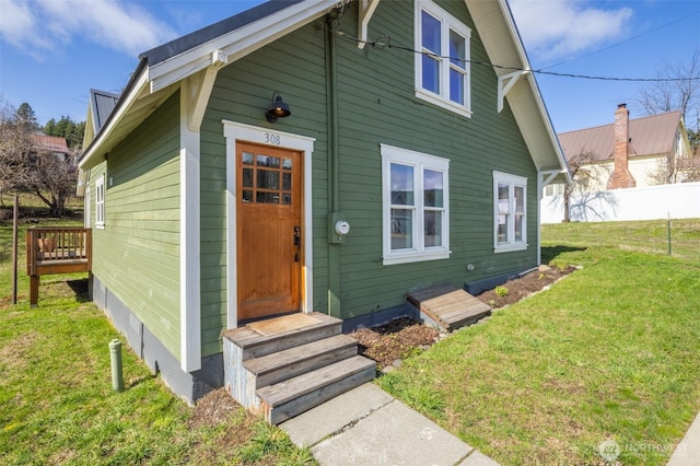 308 S 1st St, Roslyn, WA 98941 - bungalow-style house featuring fence and a front lawn