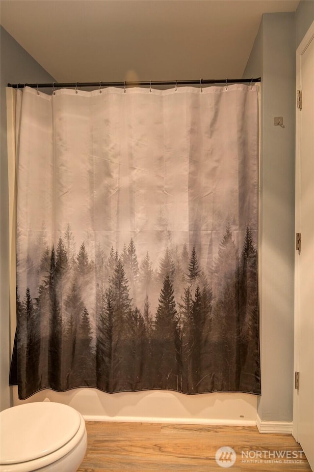 full bath featuring curtained shower and toilet