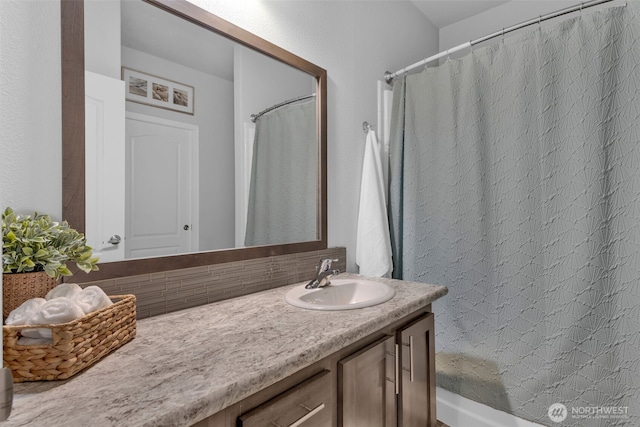 404 Airport Way SW, Mattawa, WA 99349 - bathroom featuring decorative backsplash, curtained shower, and vanity
