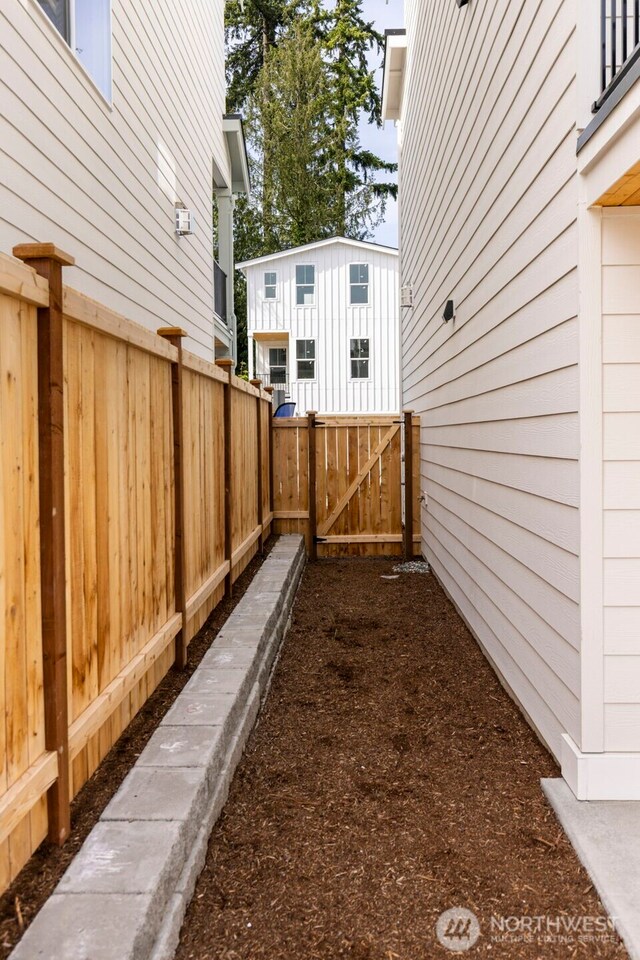 18 160th St SE, Bothell, WA 98012 - view of yard featuring a gate
