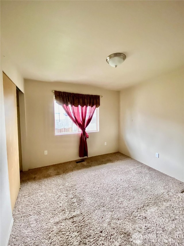 631 6th Ave S, Kent, WA 98032 - spare room featuring carpet and visible vents