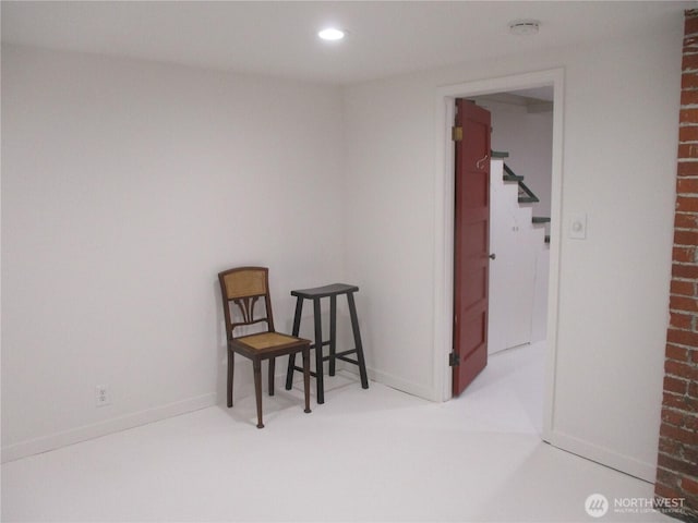 sitting room with recessed lighting and baseboards