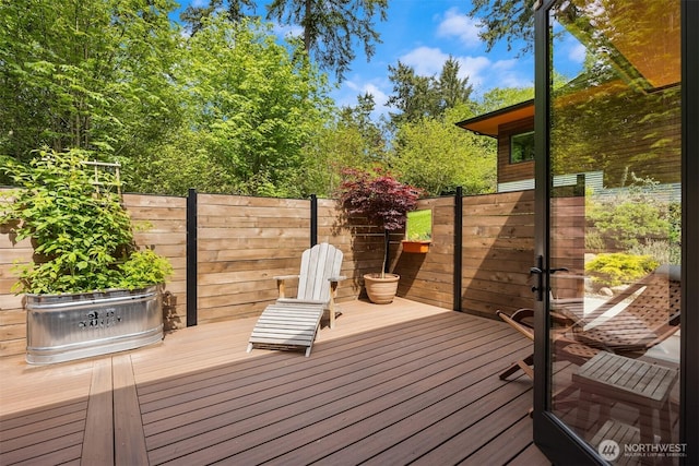 11012 Skinner Rd NE, Bainbridge Island, WA 98110 - deck with fence