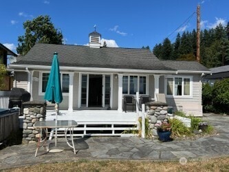 back of house featuring a wooden deck