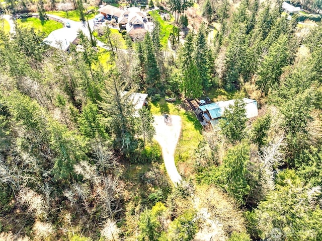 birds eye view of property featuring a wooded view