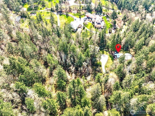 bird's eye view featuring a wooded view