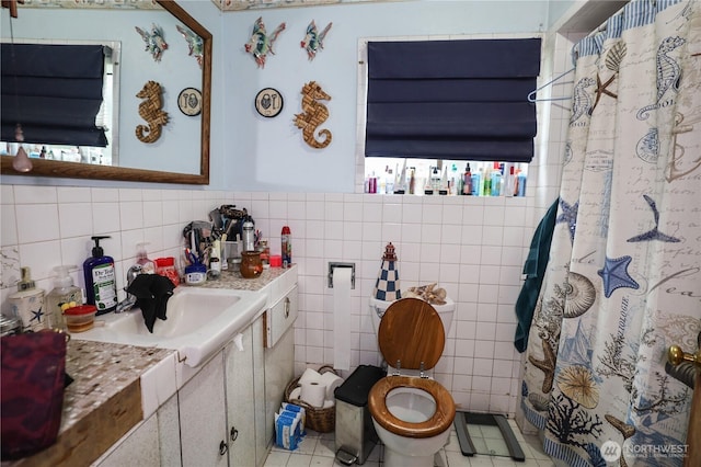 55 Devonshire Rd, Montesano, WA 98563 - full bathroom featuring toilet, vanity, tile walls, and curtained shower