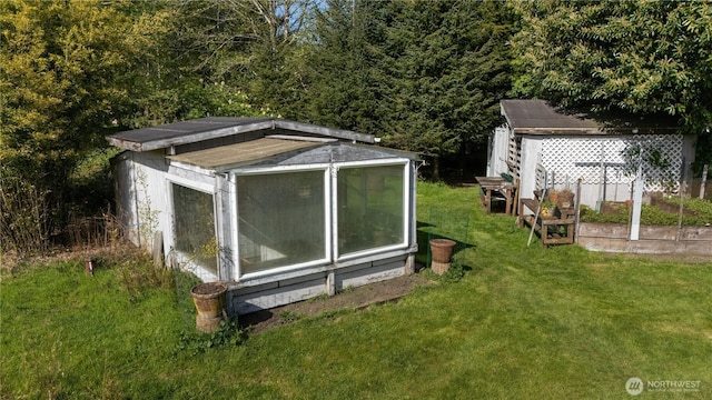 view of outdoor structure featuring an outbuilding