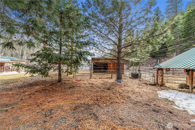 view of yard with an outbuilding and fence