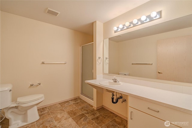 full bath with toilet, a sink, visible vents, and a shower stall
