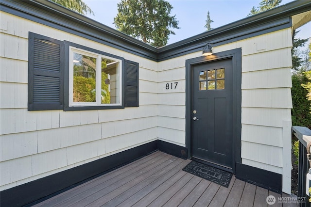 817 SW 158th St, Burien, WA 98166 - entrance to property with a wooden deck