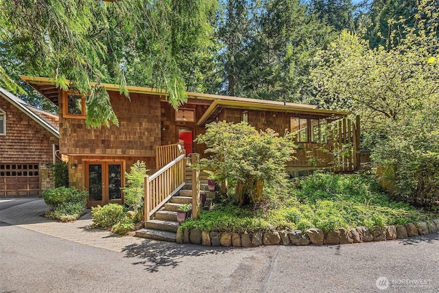 view of front of house with an attached garage and driveway