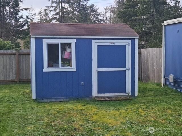 6505 Fawn Ln Unit 4, Long Beach, WA 98631 - view of shed with a fenced backyard