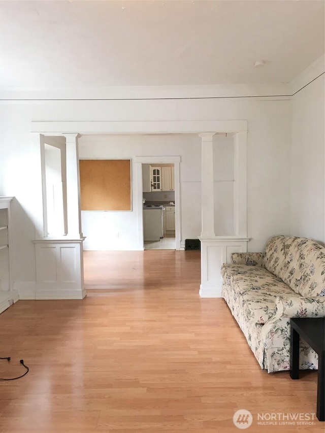 5011 8th Ave NE, Seattle, WA 98105 - living area featuring light wood-style flooring