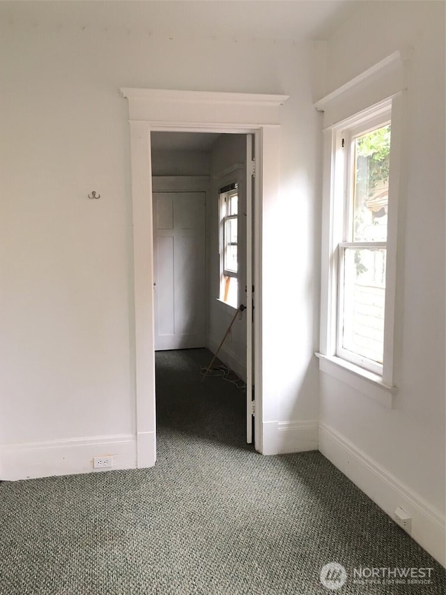 5011 8th Ave NE, Seattle, WA 98105 - carpeted empty room featuring baseboards